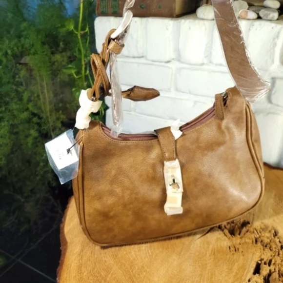 NEW Front Lock Detail Tan Shoulder Bag - Picture 10 of 10